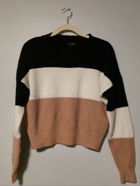 Colorblock Crewneck Sweater - Black, White & Peach